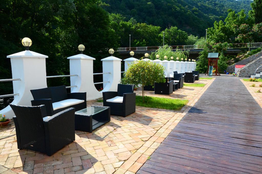 Hotel Golden Spirit Băile Herculane Eksteriør bilde